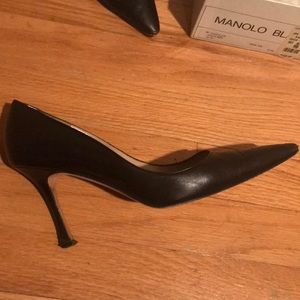 Manolo blahnik black pumps